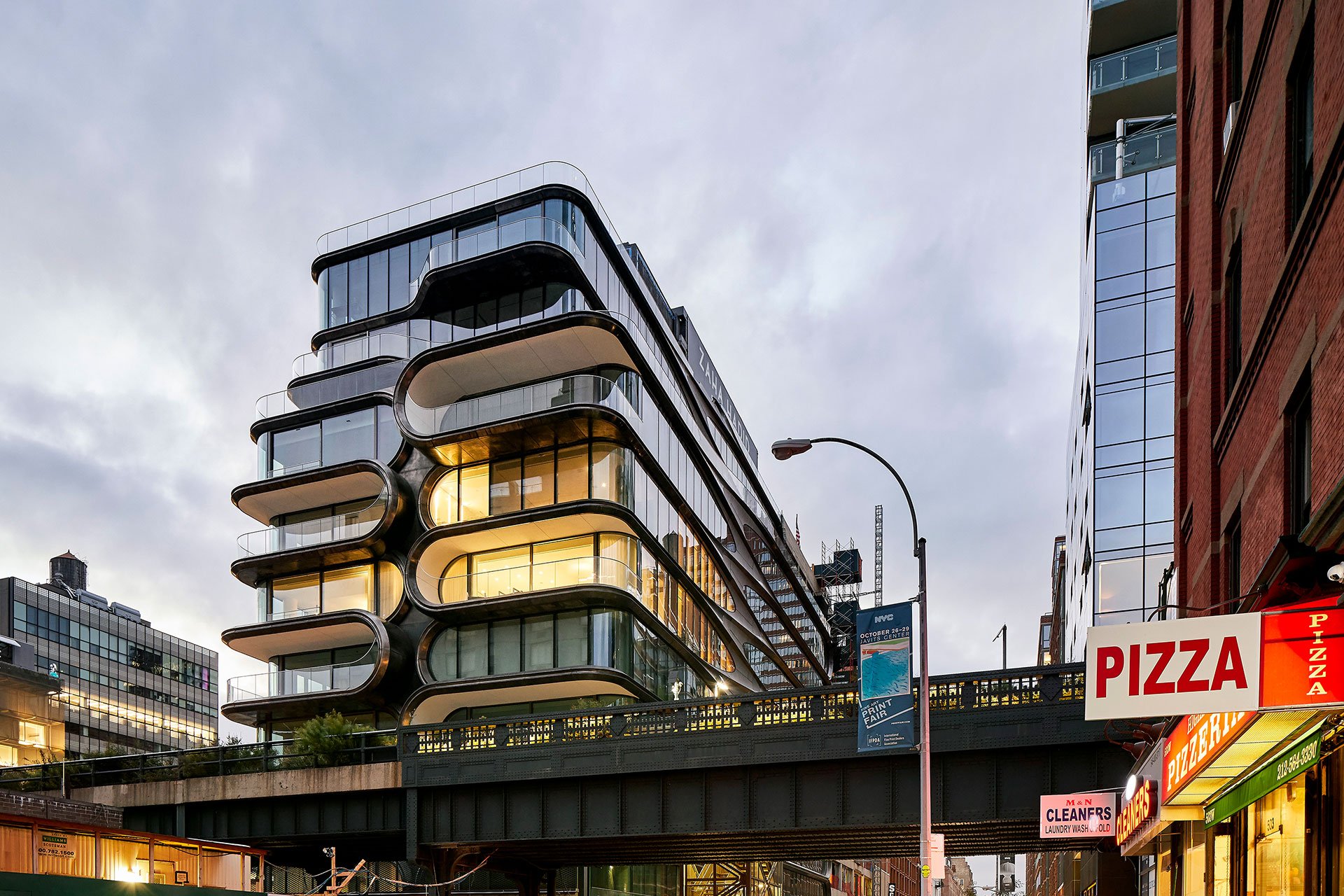 520 West 28th Street New York, New York / USA Architects: Zaha Hadid Developer: Related OVI architectural lighting design